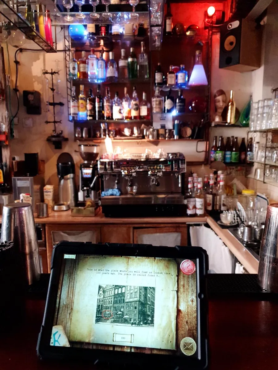 Rozwiązywanie zagadek w barze